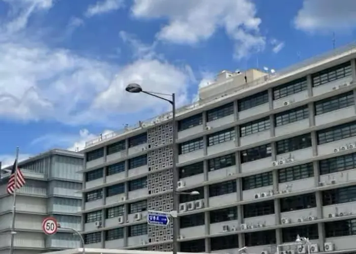 Loft Near Myeongdong Апартаменты
